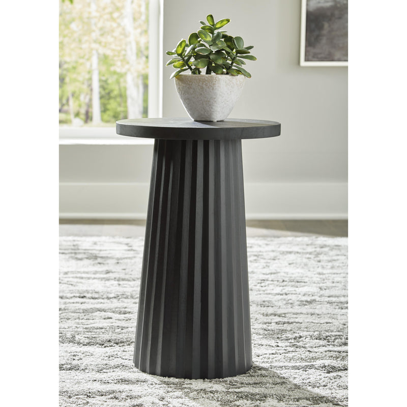 Signature Design by Ashley Ceilby Accent Table A4000603 IMAGE 2