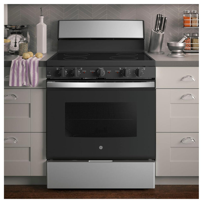 GE 30-inch Freestanding Electric Range with Radiant Smooth Cooktop JB480STSS IMAGE 3